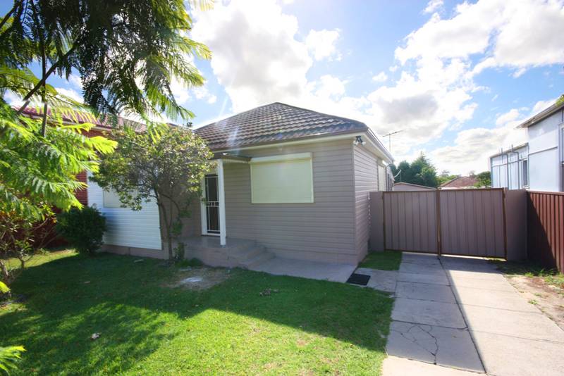 BUILT TO PERFECTION - READY FOR THE HOLIDAY FESTIVITIES Picture 2