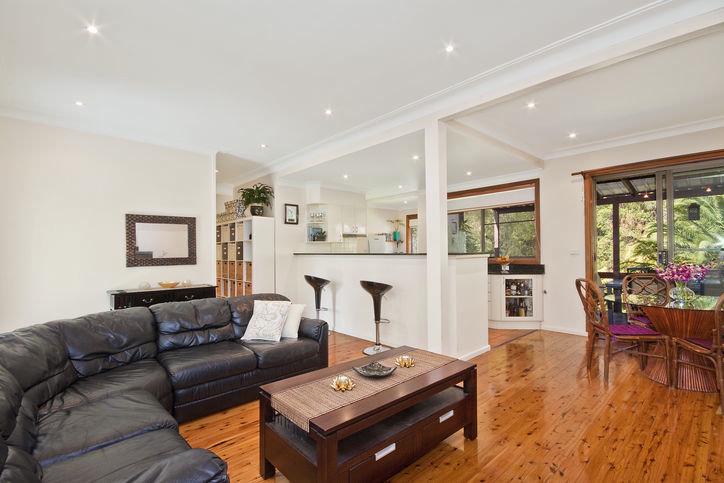 BACKING ONTO RESERVE Picture 3