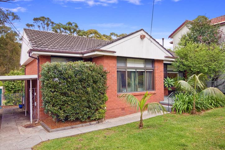 BACKING ONTO RESERVE Picture 1