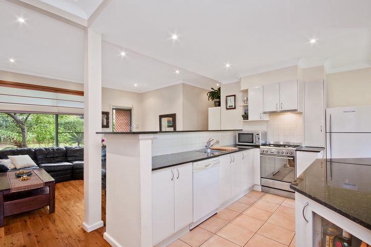 BACKING ONTO RESERVE Picture 2