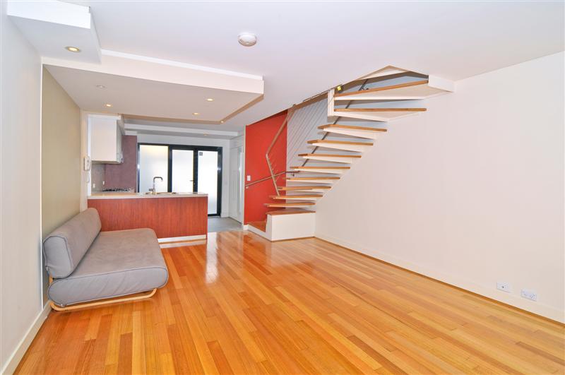 Modern Terrace in A Prized Location Picture 2