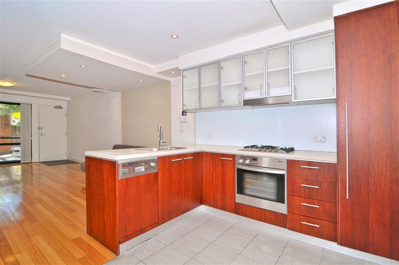 Modern Terrace in A Prized Location Picture 1