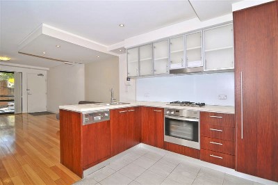 Modern Terrace in A Prized Location Picture Modern Terrace in A Prized Location Picture