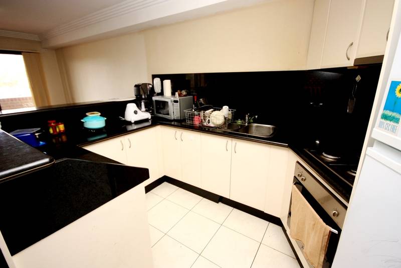 Enormous Floorplan Spread Over 2 levels Picture 3