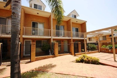 RESORT STYLE TOWNHOUSE Picture