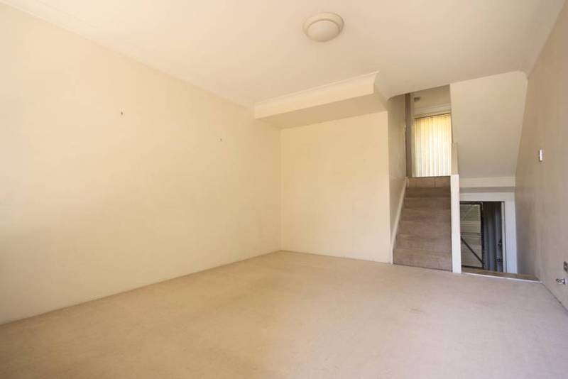 RESORT STYLE TOWNHOUSE Picture 3