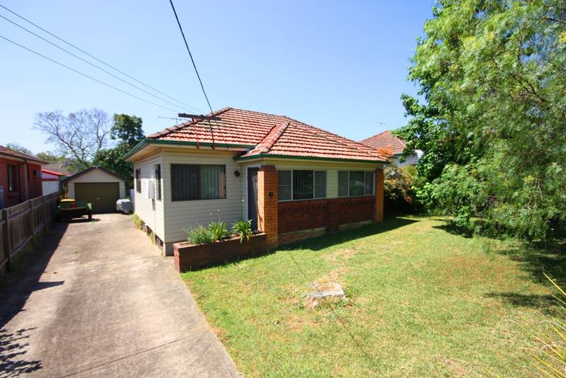 GREAT VALUE 2 BED + 2 SUNROOM HOME Picture 1