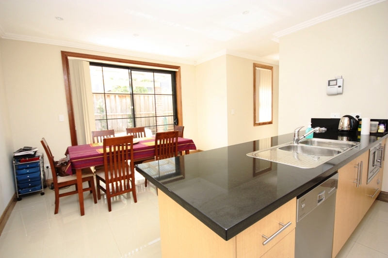 LOVING LIFE IN LUXURY Picture 3