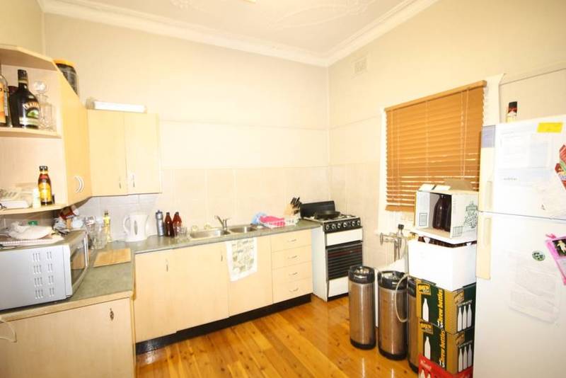 UPDATED SEMI OFFERS SPACE & CONVENIENCE Picture 3