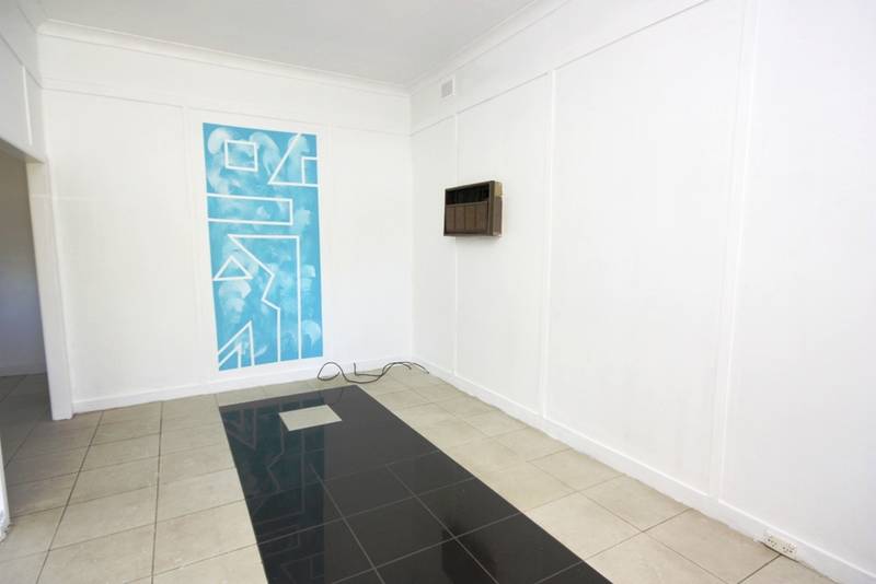 THERES NO EXCUSE FOR BEING LATE FOR THE BUS Picture 3