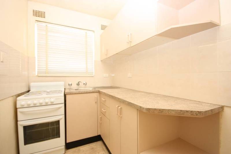 Convenient 2 Bedroom Ground Floor Apartment Picture 2