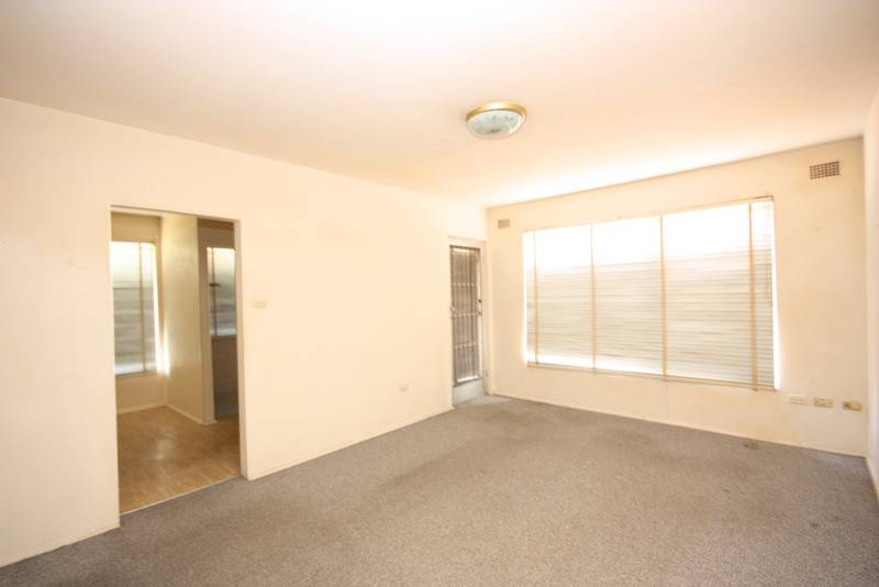 Convenient 2 Bedroom Ground Floor Apartment Picture 3