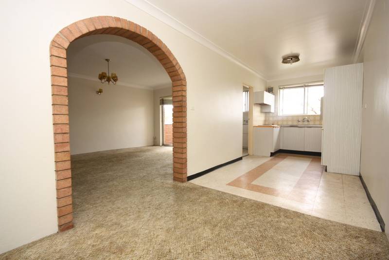 Huge Unit with Garage Availale Now Picture 3