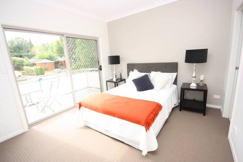 BRAND NEW TOWNHOUSE - IMMACULATELY PRESENTED Picture 3