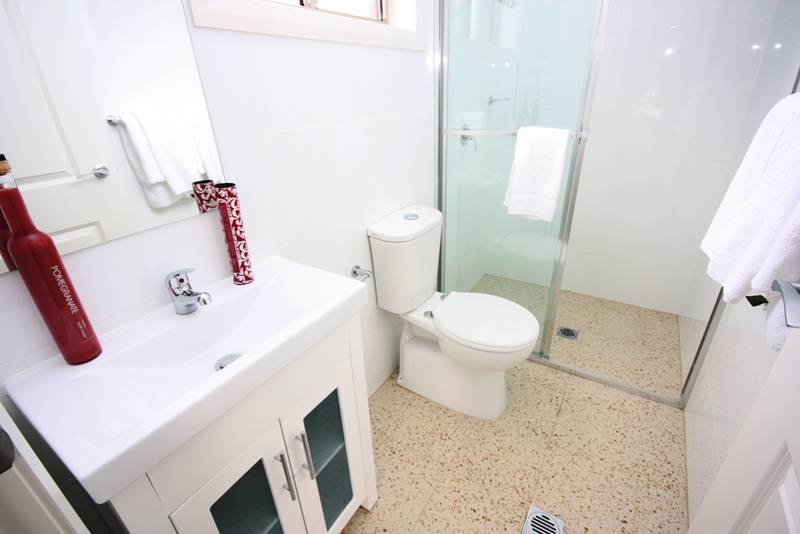 BRAND NEW 4 BEDROOM TOWNHOUSE Picture 3