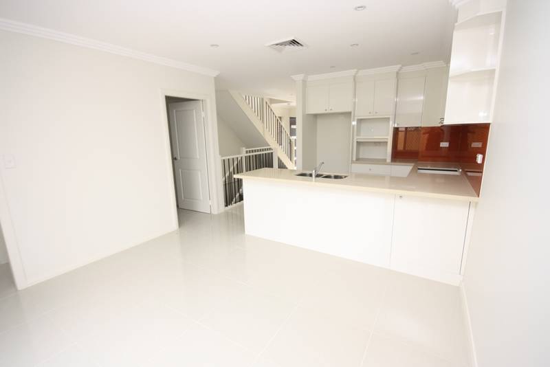 CHOICE OF 3 BRAND NEW TOWNHOUSES Picture 2