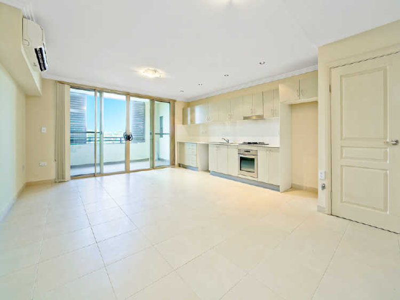 GROUND FLOOR SPLIT LEVEL APARTMENT Picture 2