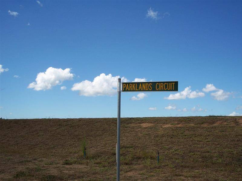 LARGE BLOCK IN PRESTIGIOUS ESTATE Picture 2