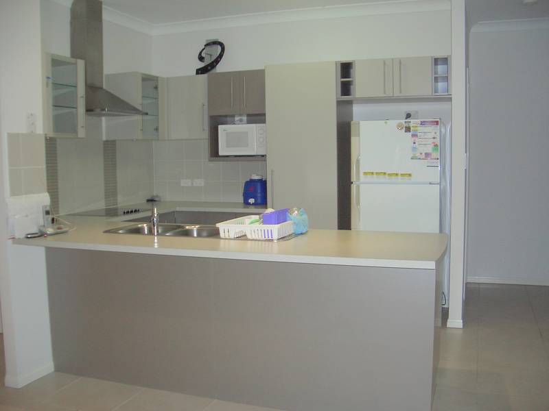 4 BEDROOM HOME UP FOR GRABS IN JACINTA CRESENT Picture 2