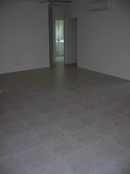 EXECUTIVE HOME FOR RENT Picture 3