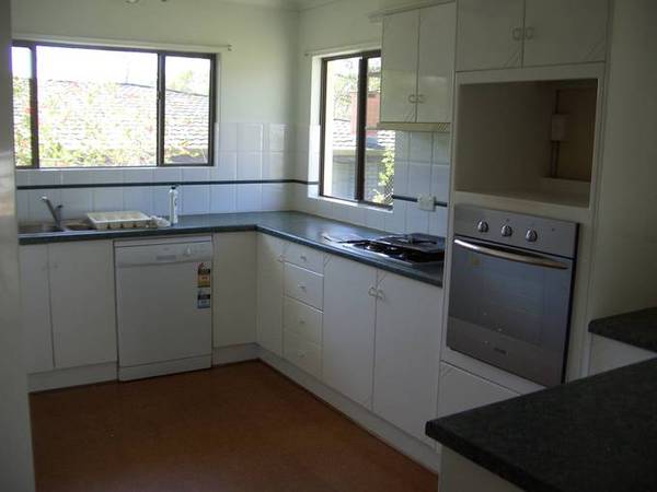 Exquisite 2 Story Home - Riverview Close Picture Exquisite 2 Story Home - Riverview Close Picture