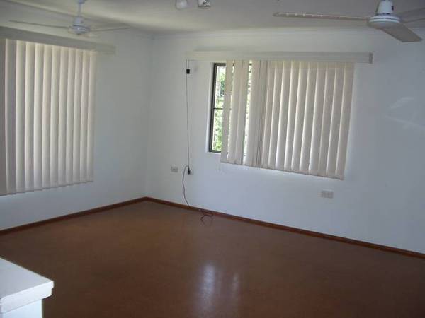 Exquisite 2 Story Home - Riverview Close Picture Exquisite 2 Story Home - Riverview Close Picture