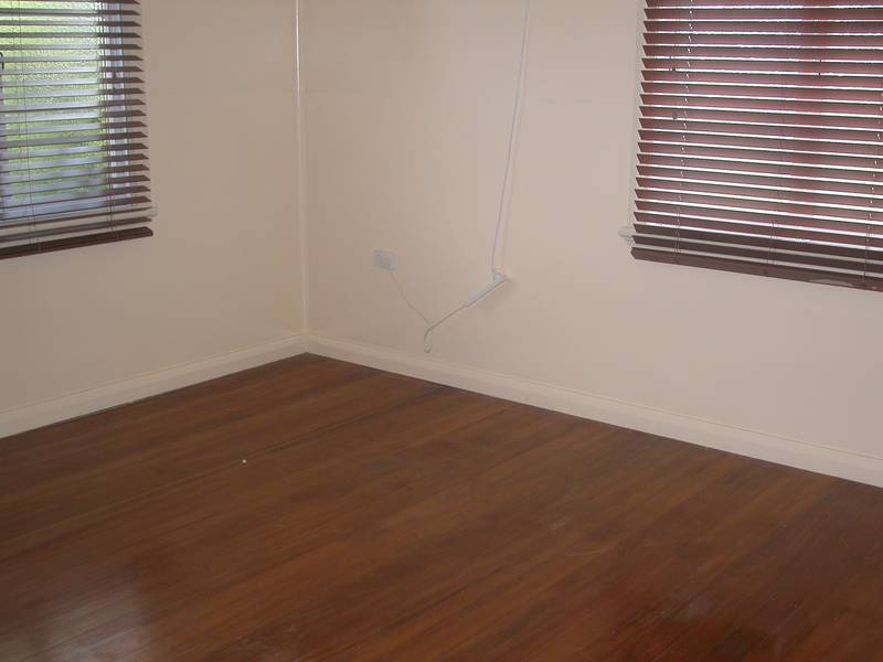 ROOM TO ENTERTAIN Picture 3