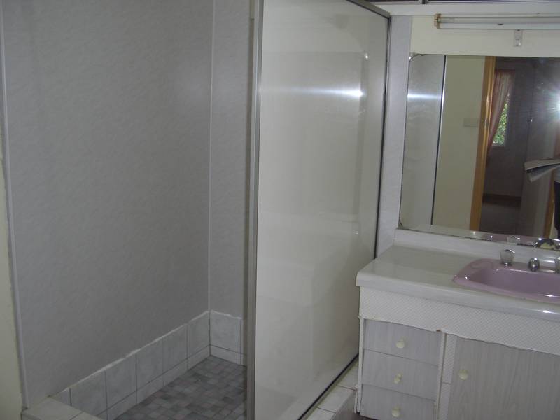 COSY 2 BEDROOM UNIT Picture 3