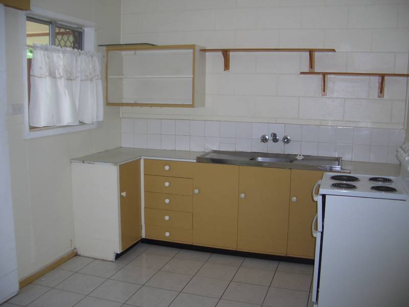 COSY 2 BEDROOM UNIT Picture 2