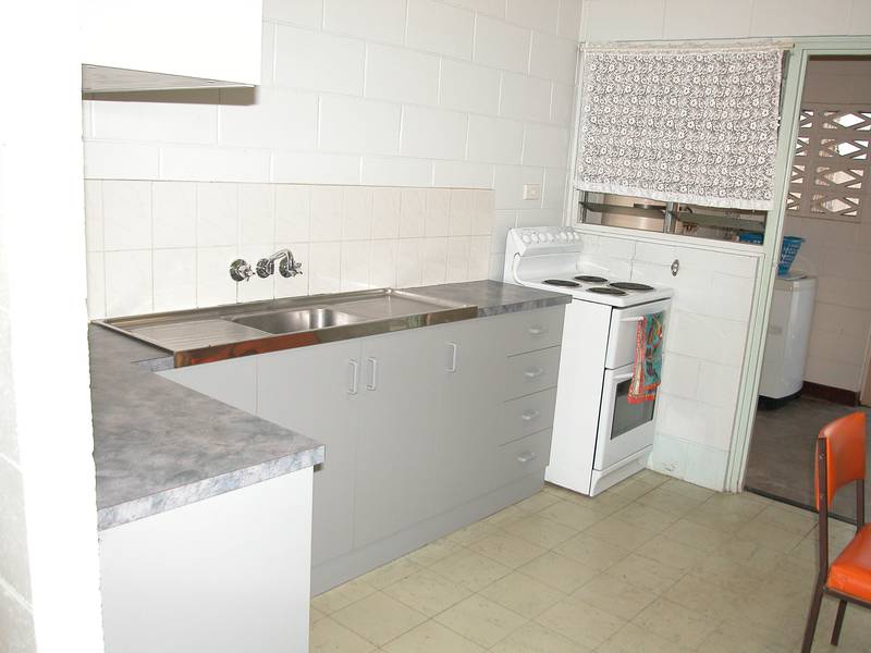 EASY WALK TO TOWN - WITH NO SWEAT AT ALL Picture 2