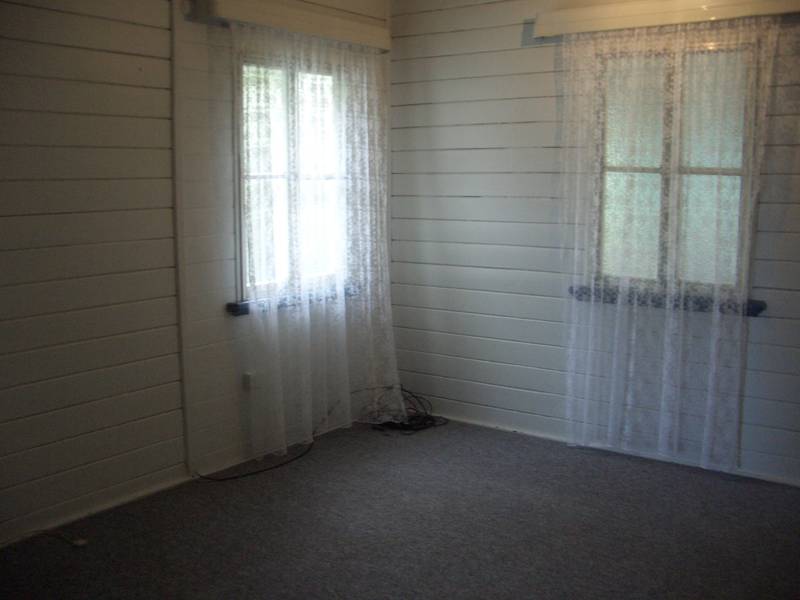 3 BEDROOM HOME WALKING DISTANCE TO TOWN Picture 2