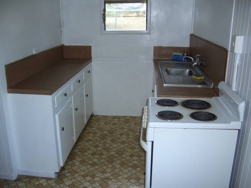 AFFORDABLE AND CLOSE TO TOWN Picture 2