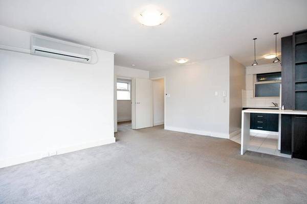 Fully Renovated Apartment Providing An Exciting Lifestyle Picture 3