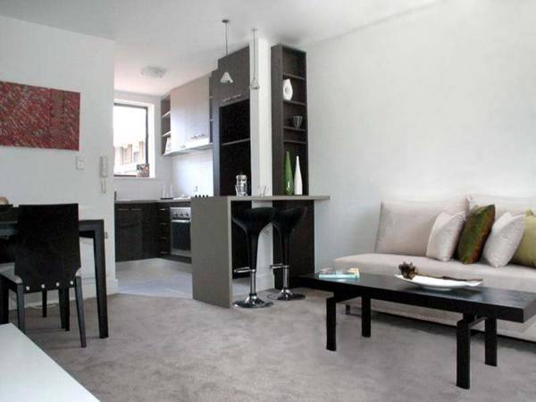 Fully Renovated Apartment Providing An Exciting Lifestyle Picture 2
