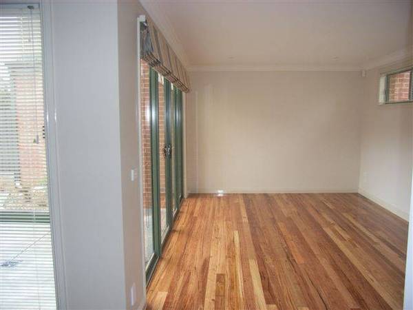 Convenience at Your Doorstep! Picture 3