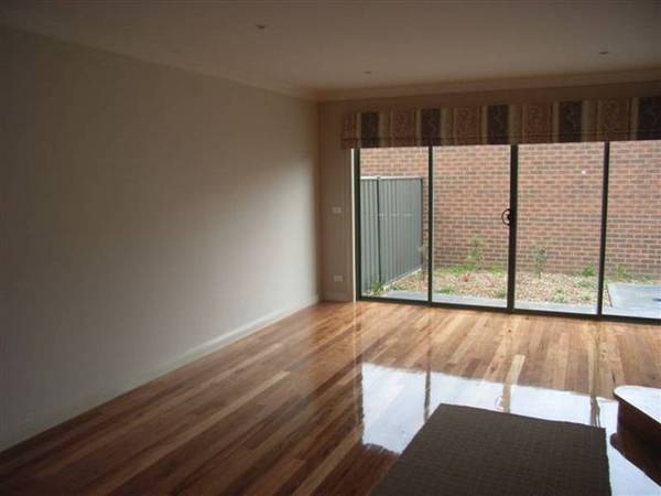 Convenience & Great Location! Picture