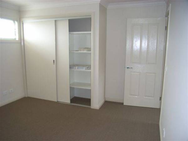 Townhouse In Fantastic Location! Picture Townhouse In Fantastic Location! Picture