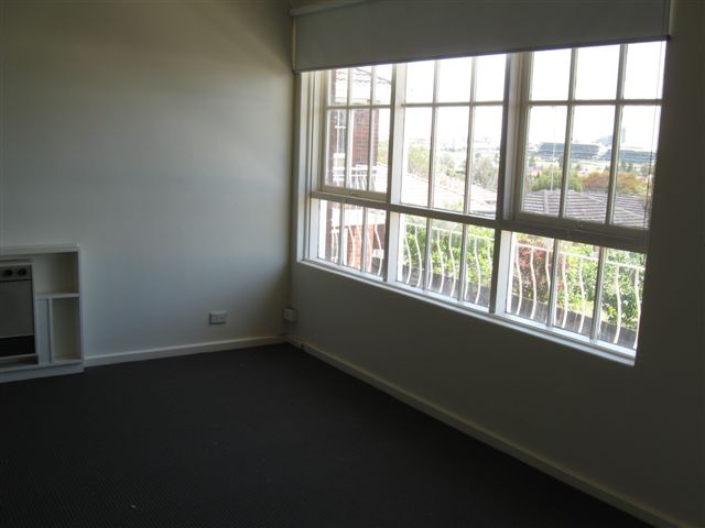 A Great Location And A View To Moonee Valley! Picture 3