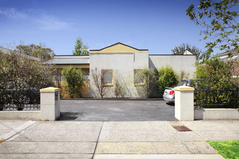 Peaceful & Charming One Bedroom Unit Picture 2