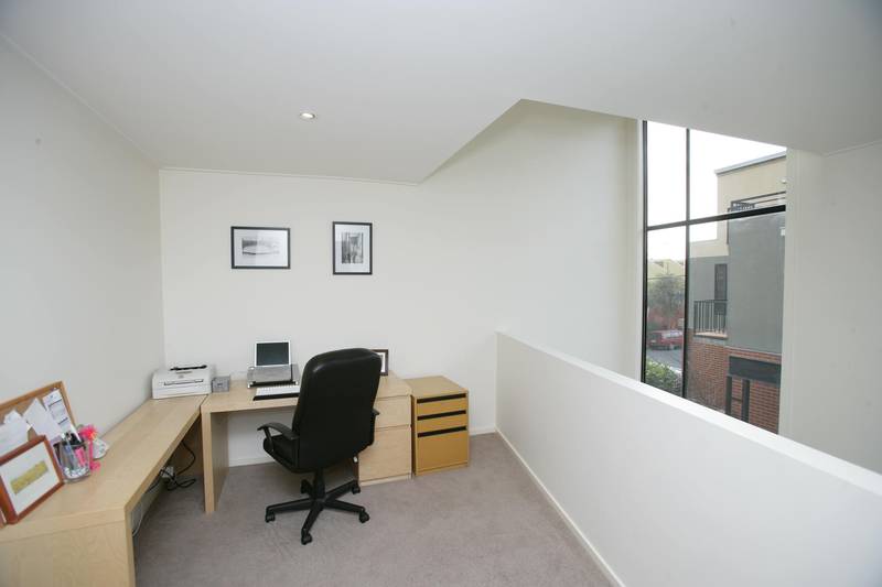 Contemporary Lines, Open Spaces Picture 3