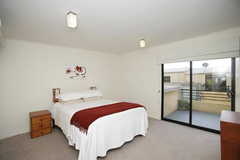 Contemporary Lines, Open Spaces Picture 2