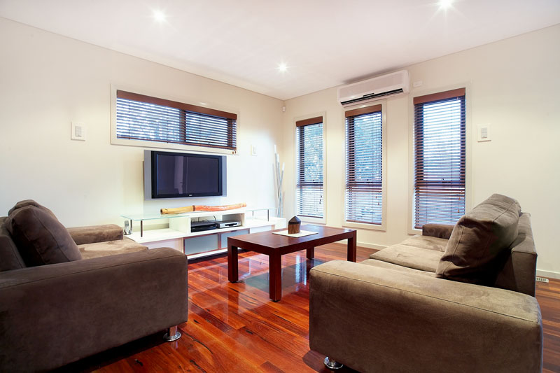 Stylish Contemporary Living Picture 2