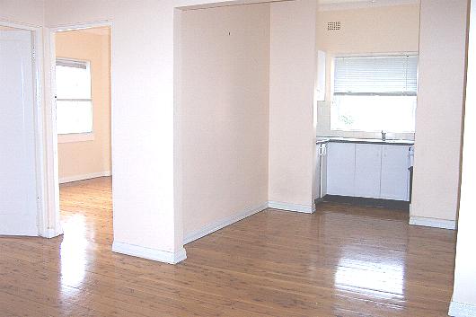 LIGHT & SUNNY, 2 BEDROOM SECURITY APARTMENT.. Picture 3