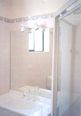 FURNISHED, COSY STUDIO APARTMENT IN SECURITY BUILDING Picture