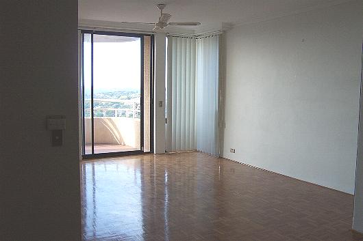 SPACIOUS, 2 BEDROOM SECURITY APARTMENT WITH AMAZING HARBOUR VIEWS Picture