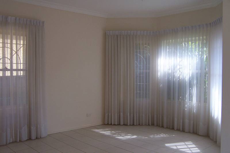 SPACIOUS, NEAR NEW 3 BEDROOM, 2 STOREY HOUSE Picture