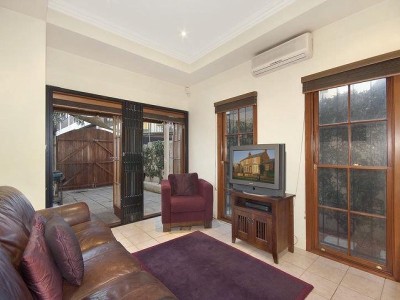 IMMACULATE, 2 BEDROOM TERRACE... Picture