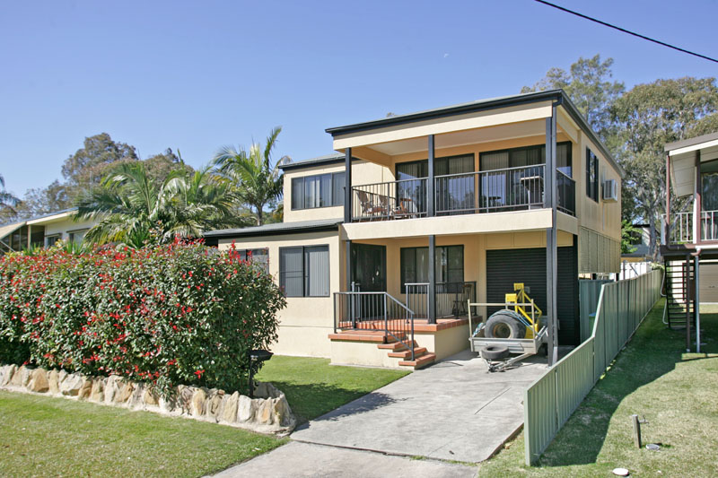 Relax, Unwind & Experience Summerland Point In Style! Picture 1