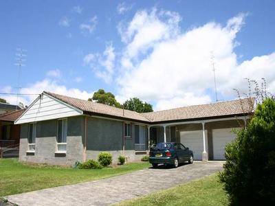 LOVELY LOWSET WITH DUAL LIVING - WALK TO THE WATER Picture LOVELY LOWSET WITH DUAL LIVING - WALK TO THE WATER Picture