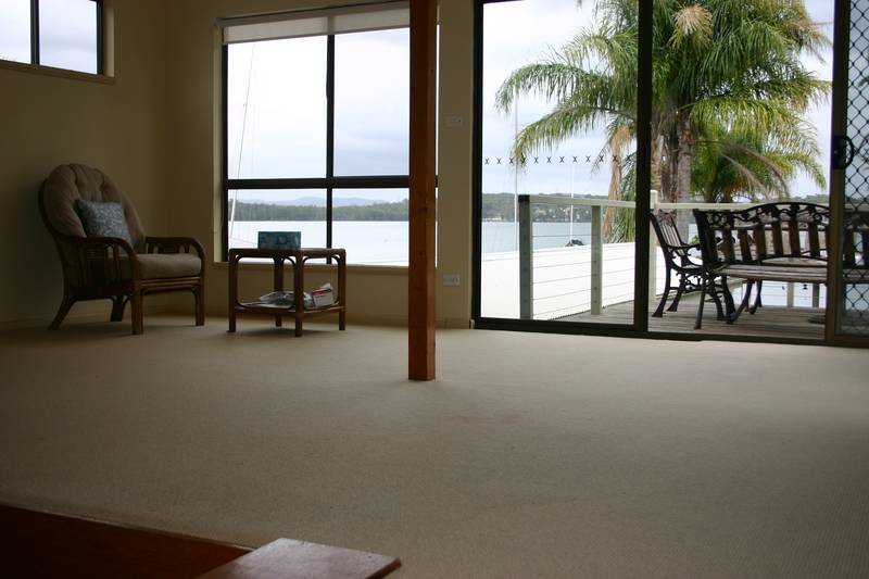 ABSOLUTE WATERFRONT 3 LEVEL HOLIDAY HOME Picture 2